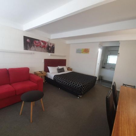 Charles Sturt Motor Inn West Wyalong Bagian luar foto
