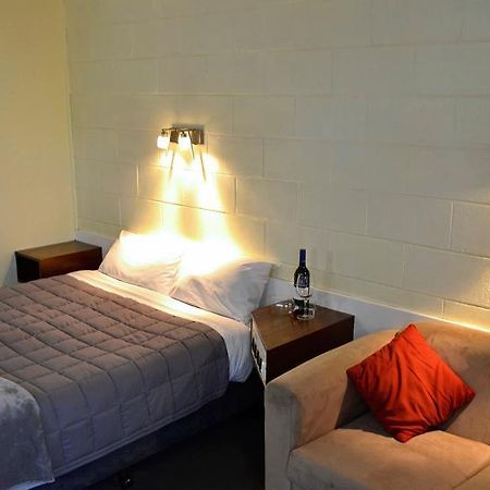 Charles Sturt Motor Inn West Wyalong Bagian luar foto