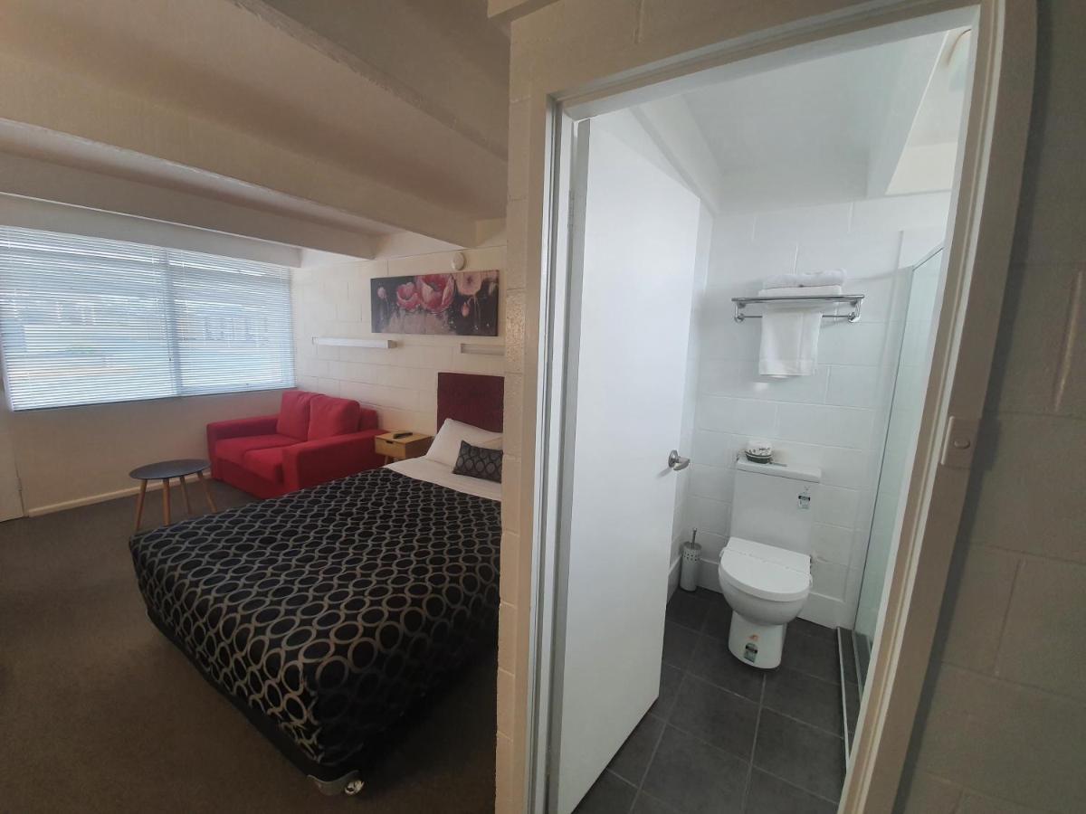 Charles Sturt Motor Inn West Wyalong Bagian luar foto