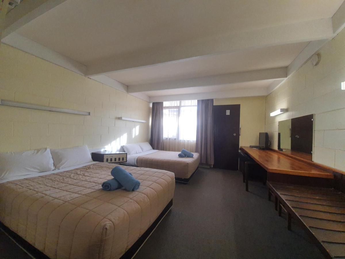 Charles Sturt Motor Inn West Wyalong Bagian luar foto