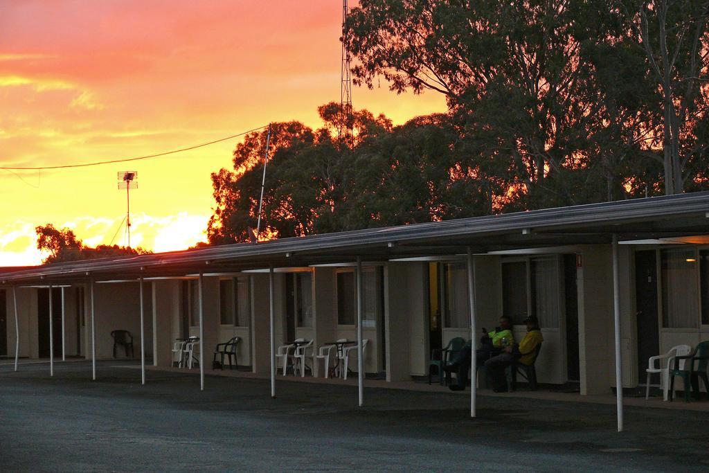 Charles Sturt Motor Inn West Wyalong Bagian luar foto